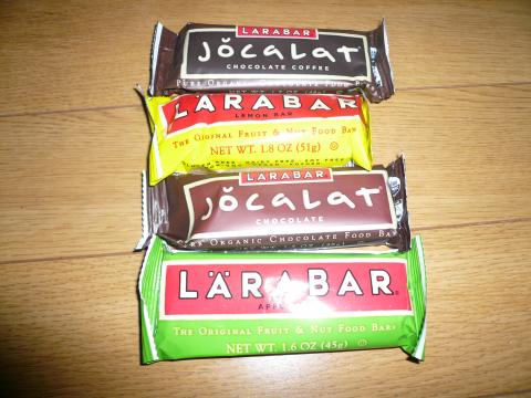 噂のLalabar。
上からチョココーヒー、レモンパイ、チョコレート、アップルパイです。
