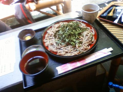 名月院近くで頂いたお昼のお蕎麦。暑かったのです~っとしました。
