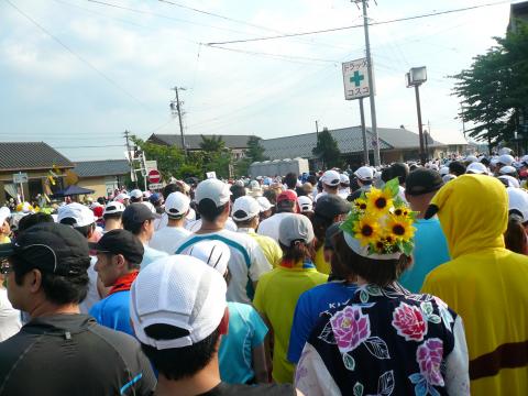 スタートはこんなに混雑。
仮装している人もちらほら。