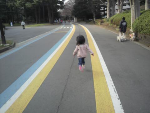 １周２キロ以上。４歳にはちょっと厳しいですねぇ。この後すぐに「疲れた・・・」でした。