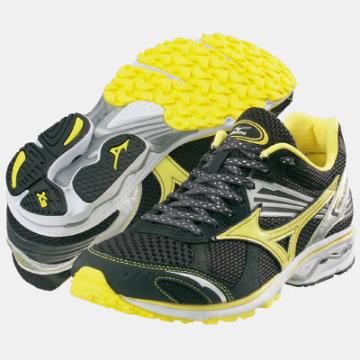 こっちがMIZUNO　WAVE　アミュレット似てるでしょ！でも、別にこの色使いが好きなわけじゃありません。たまたま似てただけ。