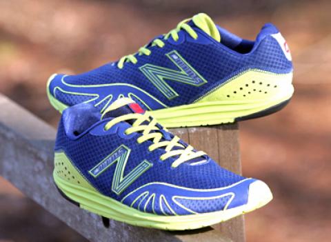ベアフットランニングコンセプトシューズ「NB minimus　MR10」この色使いカッコいい。