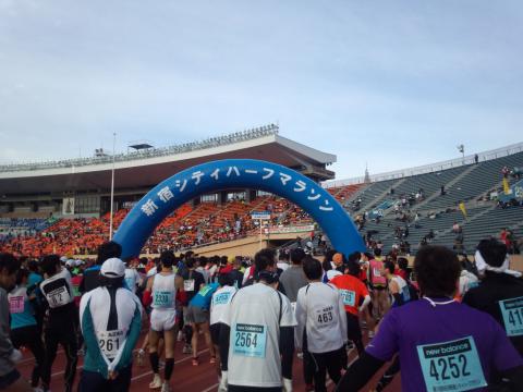 スタート前。並ぶ位置だけは前の方。1時間15分～25分の所