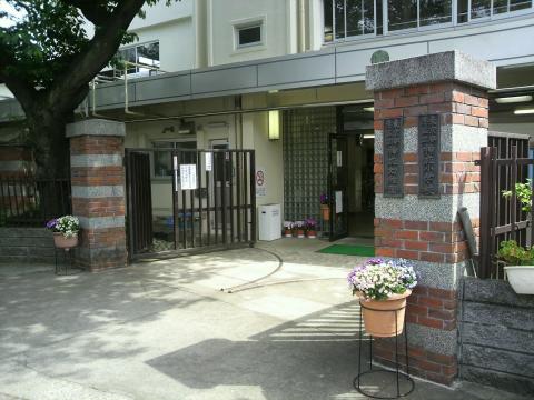 この小学校前からスタートです。
もちろんゴールもここ!