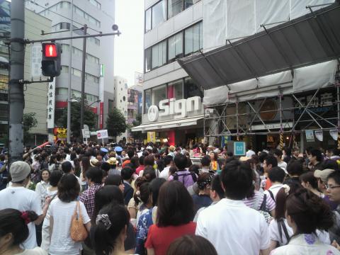 外苑前駅は１６時でこの状態・・・