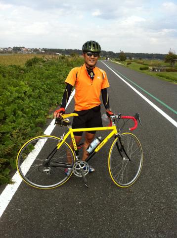 【バイクの部】
ついでに写真撮って頂きました。
バイクジャージやケツパッド付きタイツなんぞ持ってないので、菅平トレイルレースの時の格好と全く同じ♪～(￣。￣)
