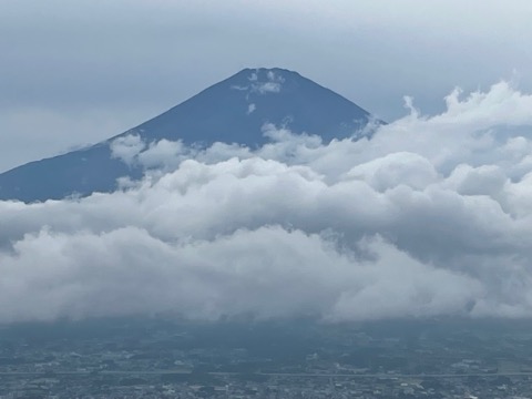 天気は悪かったが乙女峠で雲が切れて富士の姿が