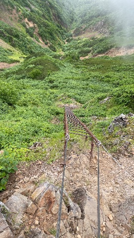 権現岳山頂直下のゲンジ梯子