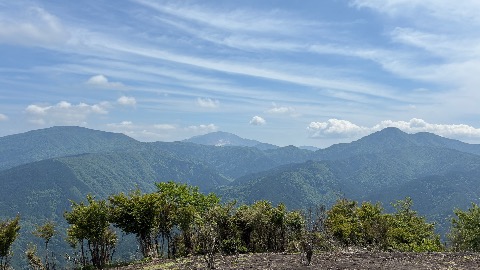 矢倉岳よりこれから辿る金時山から明神ヶ岳への稜線