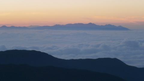 八ヶ岳連峰　右端のピークが先日登った編笠山～権現岳