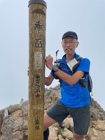 赤岳山頂は視界ゼロ