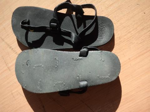 ＭＧＴ(Monkey Grip Technology) + ATS(All Terrain Strapping)LaceのOriginal LUNA　バックルでストラップの調節が容易