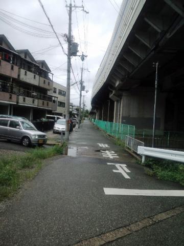 名神高速の下の側道