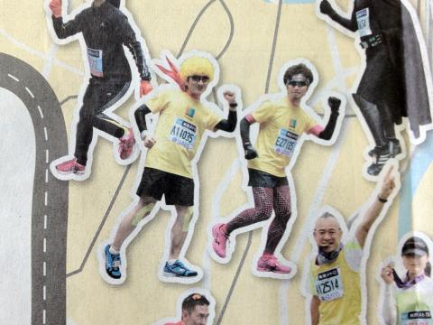 今朝の朝刊（読売新聞）に。ハイバリーさんとワシントンホテルを出てきたところを激写されました。良い記念になりました。